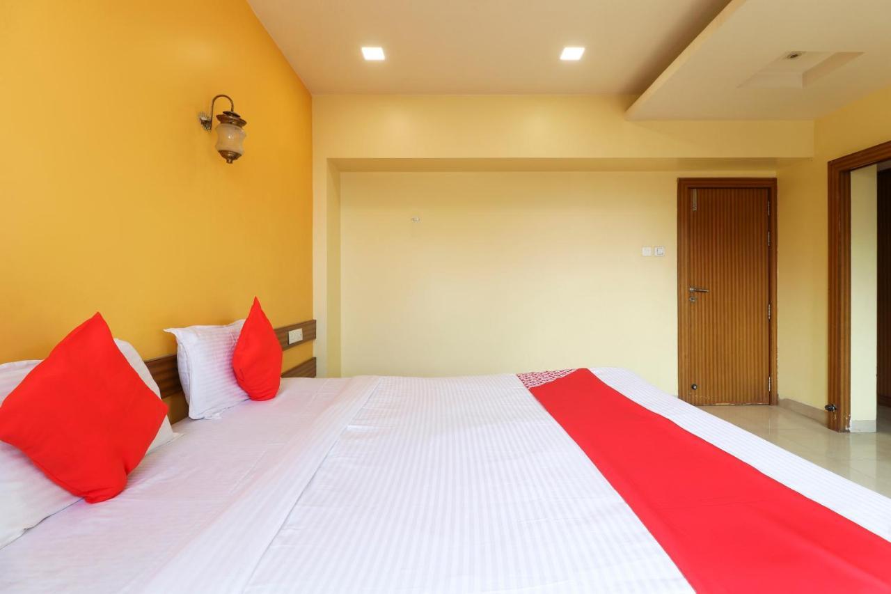 Oyo 10679 Hotel Nanashree Executive Vagholi 外观 照片